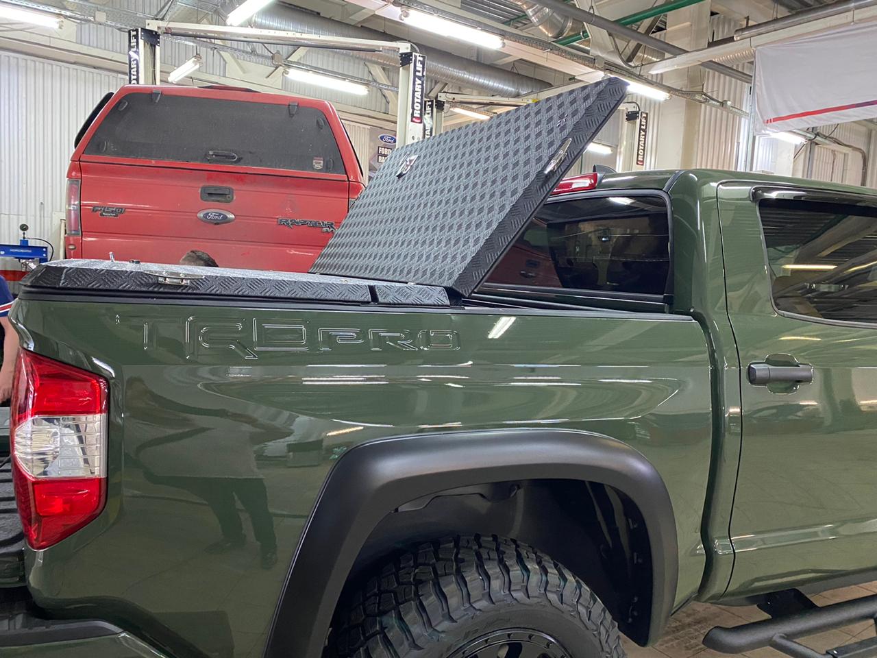 Крышка dodge ram